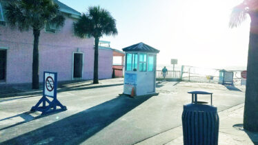 Cashier Booth 17-061